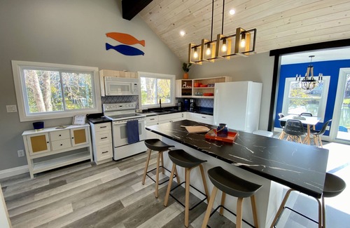 Kingsville Cottage | Creekside Cottage - Waterfront Retreat with Kayaks, Fishing & Game Room