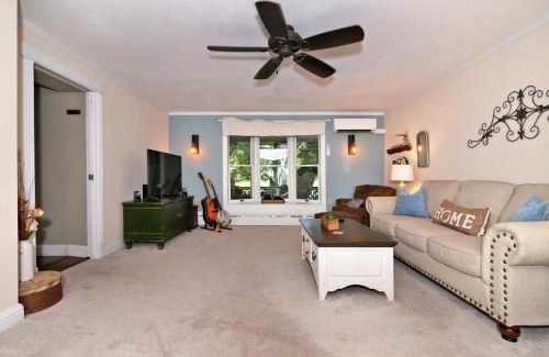 Cumbola House | Creekside Farmstead Hot Tub with Brand New Pool and BBQ