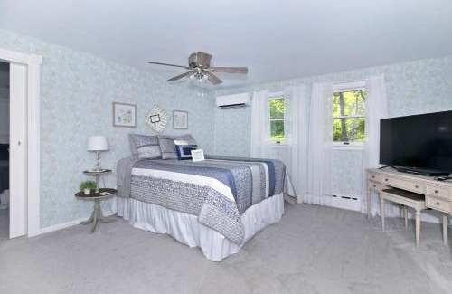 Cumbola House | Creekside Farmstead Hot Tub with Brand New Pool and BBQ