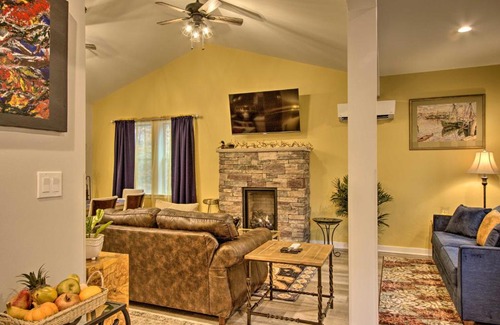 Saylorsburg House | Creekside Lincoln Lodge in Pocono Mtns!