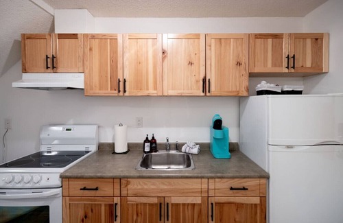 Whistler Creekside Condo | Creekside Lofted 1BR:Sleeps 4,Pool,Parking&Near Restaurants, Lakes and Shops!