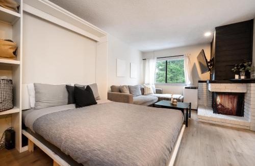Whistler Creekside Apartment | Creekside Oasis 4 Beds Pool and Hot Tub