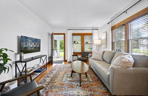 Chincoteague House | Crepe Myrtle Cottage