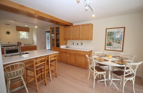 New Shoreham House | CRESCENT BEACH COTTAGE - Just steps to the private path to the BEACH