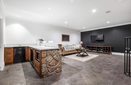 Crescent Beach House | Crescent beach deluxe house
