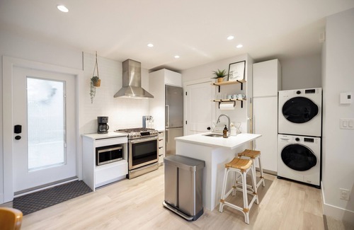 Crescent Beach Cottage | Crescent Heights Laneway Cottage