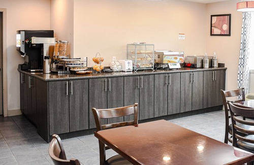 Kindersley Hotel | Crest Inn and suite