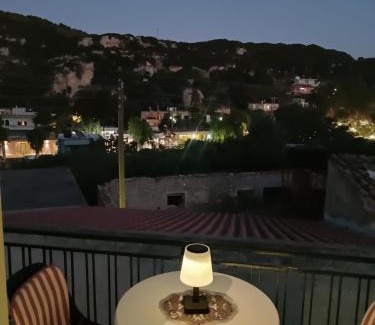 Choudetsi Apartment | Cretan lyre
