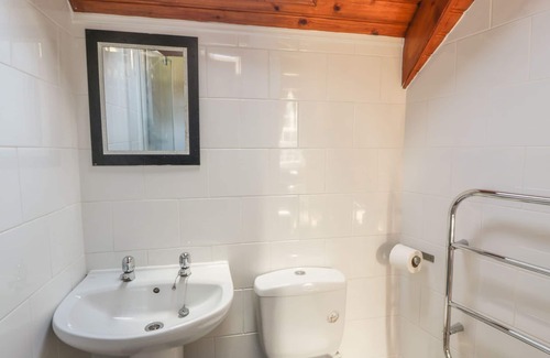 Cairnbaan Cottage | Crinan Canal Cottages, Cairnbaan, Lochgilphead, Argyll