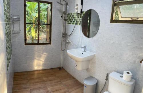 Srisa Chorakhe Noi House | Croc Camp