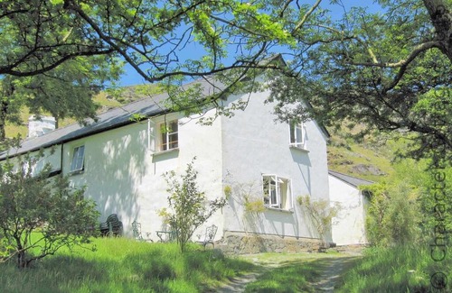 Penrhyndeudraeth Cottage | Croesor Bach is a traditional, detached farmhouse, serenely positioned at the top of a valley