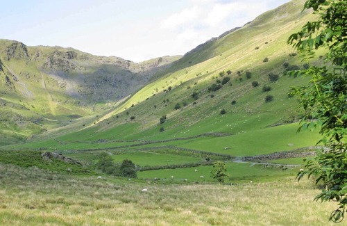Penrhyndeudraeth Cottage | Croesor Bach is a traditional, detached farmhouse, serenely positioned at the top of a valley