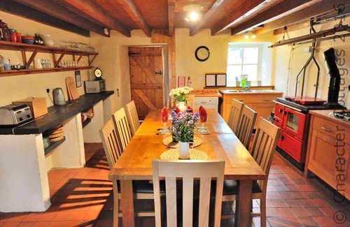Penrhyndeudraeth Cottage | Croesor Bach is a traditional, detached farmhouse, serenely positioned at the top of a valley