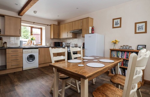 Scawton Cottage | CROFT GRANARY, family friendly, with a garden in Stillington