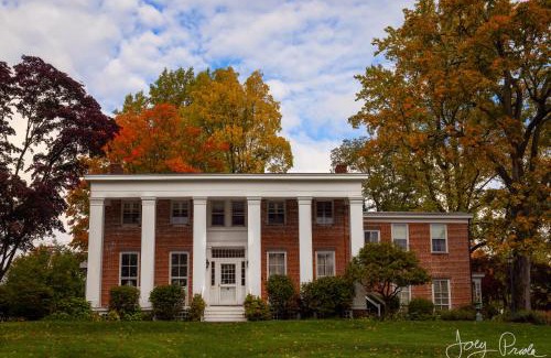 Cornwall Bed & Breakfast | Cromwell Manor Inn