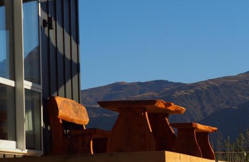 Lowburn House | Cromwell Safari Bach