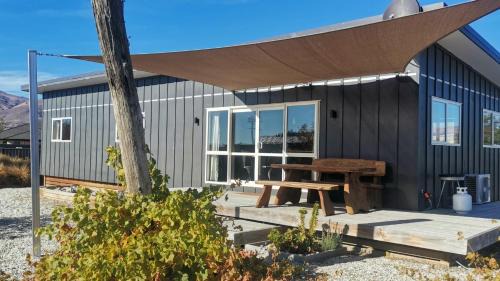 Lowburn House | Cromwell Safari Bach