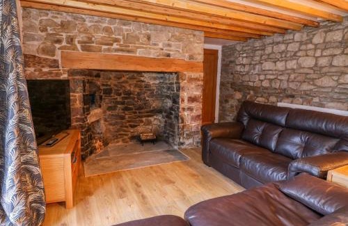 Ammanford House | Crooked Hill Cottage