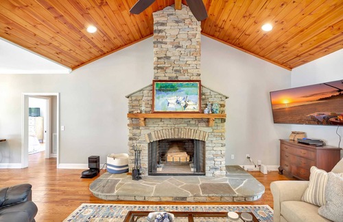 Saxony Forest House | Crooked Trace Getaway