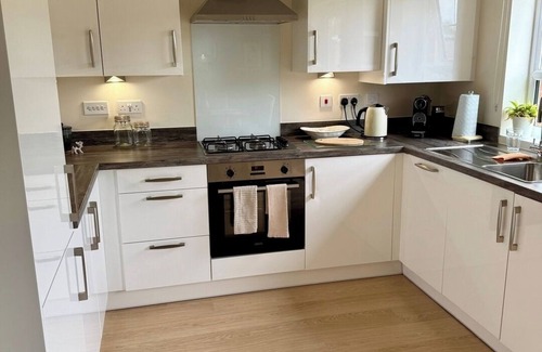 Crosby Apartment | Crosby Calm: Modern 1-Bed Retreat for Solo Stays