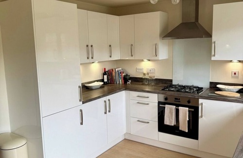 Crosby Apartment | Crosby Calm: Modern 1-Bed Retreat for Solo Stays