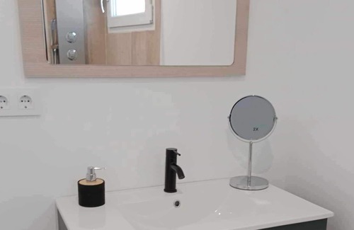 Estella Apartment | Cross Home, Bonito ático en el centro de Estella