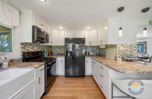 Salem Lakes House | Cross Lake Retreat with Hot Tub & Stunning Views