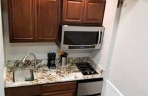 Carthage House | Crossroads Loft & Studio Apt: Steps from Rt. 66 & Beautiful Carthage Square