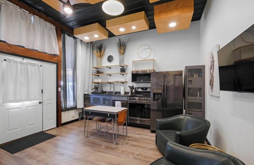 Carthage Apartment | Crossroads Suite: Steps Away from Historic Rt. 66 and Carthage Square