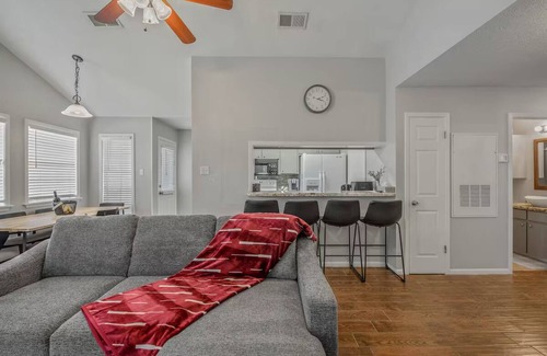 College Station Apartment | Crosstimbers Oasis - 4 miles from Olsen Field