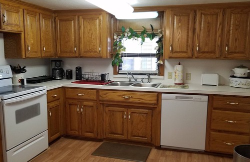 Fort Cobb Cabin | Crow Roost Lake Cabin-Fort Cobb Lake. 2 Blocks to the Boat ramp/Dock