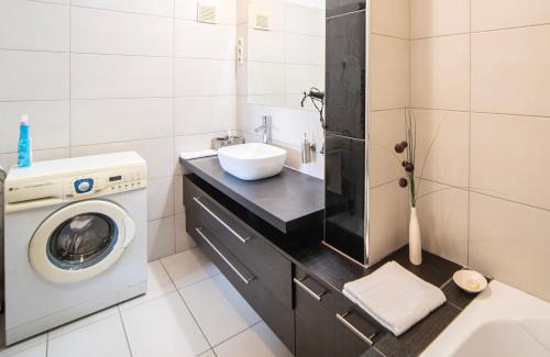Obuda Apartment | Crown & Comfort - 4 ppl, Wi-Fi, TV, AC