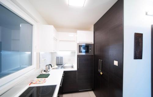 Obuda Apartment | Crown & Comfort - 4 ppl, Wi-Fi, TV, AC