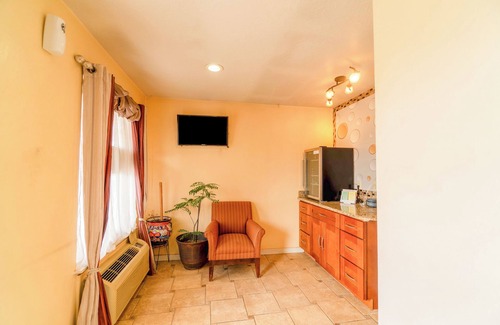 Denver City Hotel | Crown Inn By OYO Denver Tx