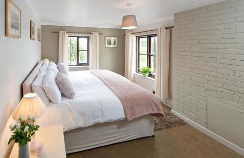 Woolhope House | Crown Inn