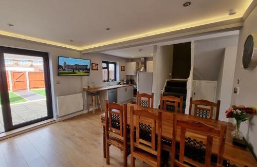 George Green House | Crown Meadow - 4 Bedroom House - Heathrow - ExcellentStays