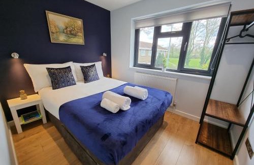 George Green House | Crown Meadow - 4 Bedroom House - Heathrow - ExcellentStays