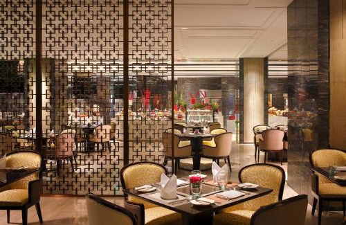 Middle Chaoyang Hotel | Crowne Plaza Beijing Lido by IHG
