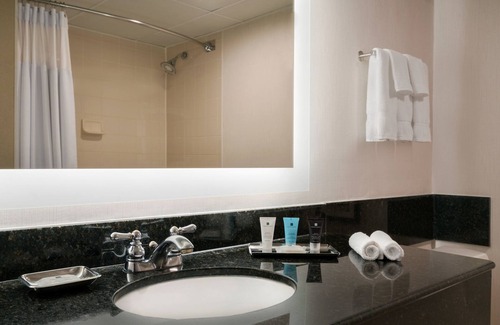 Englewood Hotel | Crowne Plaza Englewood by IHG