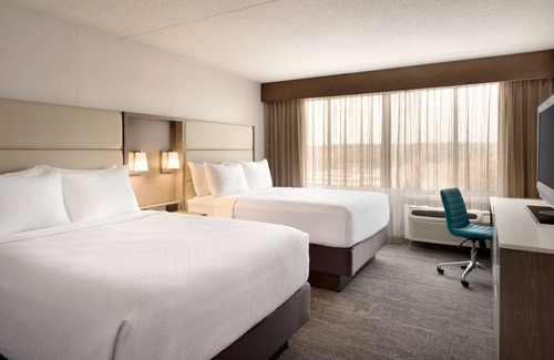Englewood Hotel | Crowne Plaza Englewood by IHG