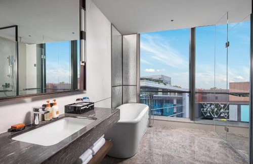 Minhang Hotel | Crowne Plaza Shanghai Hongqiao by IHG