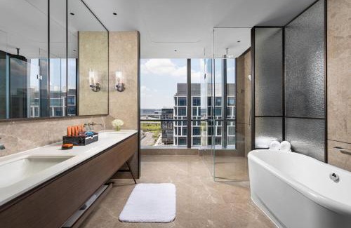 Minhang Hotel | Crowne Plaza Shanghai Hongqiao by IHG