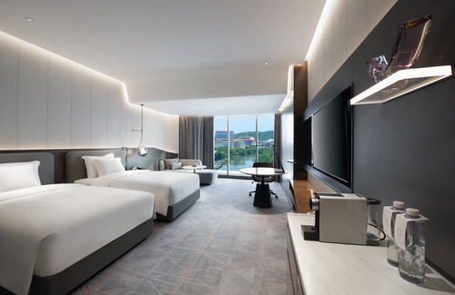 Hongshan Hotel | Crowne Plaza Wuhan Optics Valley by IHG