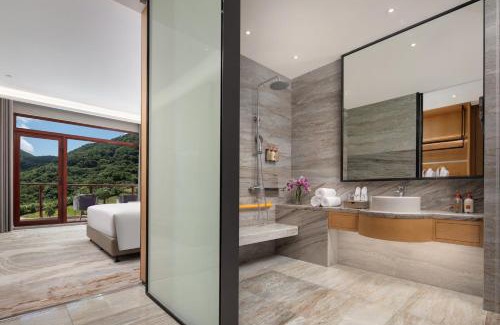 Putuo Hotel | Crowne Plaza Zhoushan Seaview by IHG