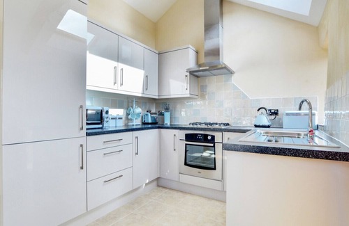 Christchurch House | Crows Nest - One Bedroom House, Sleeps 2