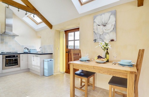 Christchurch House | Crows Nest - One Bedroom House, Sleeps 2