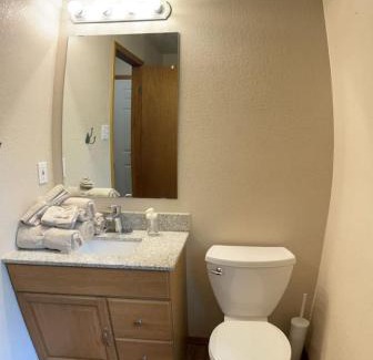 Crowsnest Pass House | Crowsnest River Chalet - Deer