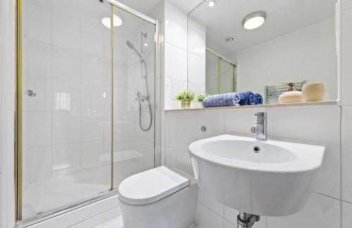 Bensham Manor Apartment | Croydon FBS Retreat, Easy access to central