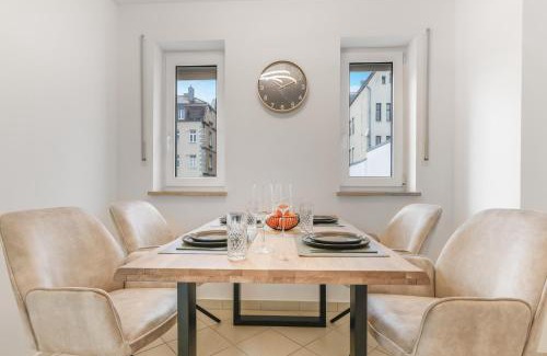 Antonviertel Apartment | Cruwzo - Modern Centrally Located Apartment with Parking