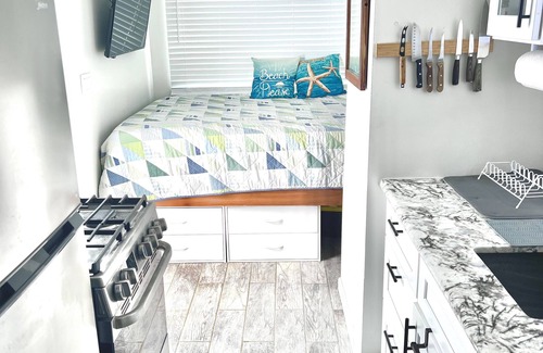 Cotton Valley Apartment | Cruzan Delight 1 Queen bed efficiency Cottage perfect for 2 lovebirds